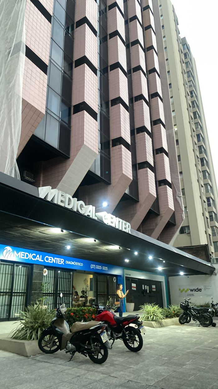 Fachada do Edifício Medical Center, onde fica a DO Clinic